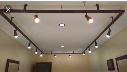 Iluminação em trilho e spots